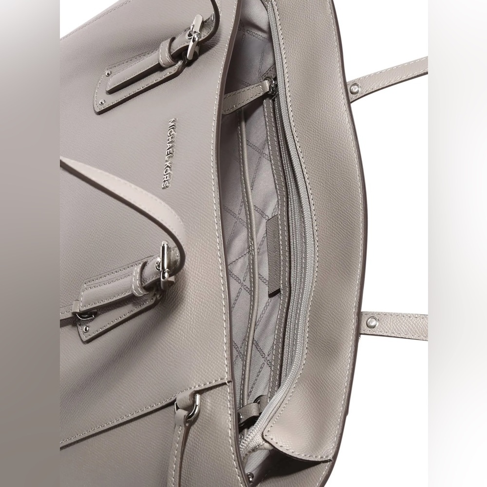 SOLD! NEW! Michael Kors Pearl Grey Voyager Crossgrain Leather Medium Tote Bag - Picture 4 of 12